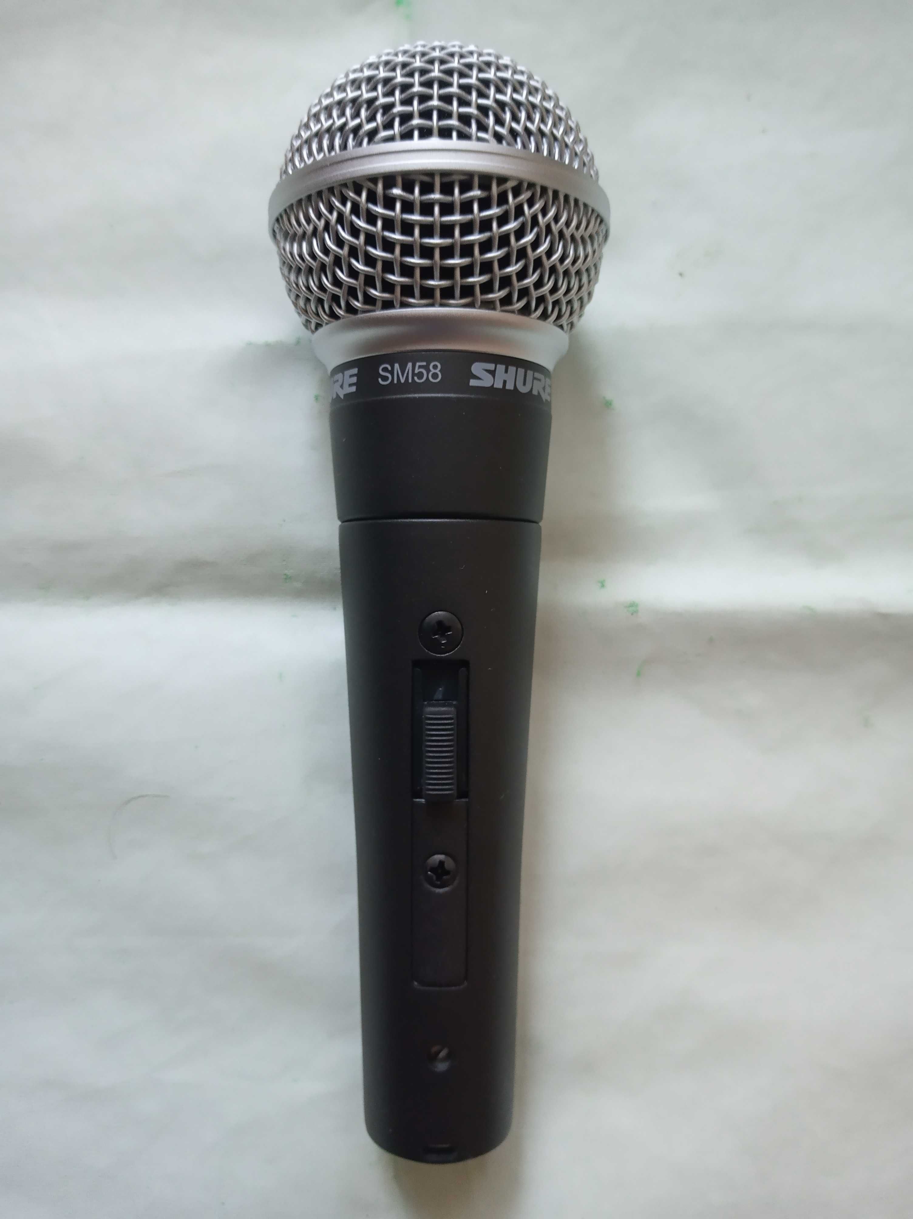 Микрофон Shure SM 58 SE.