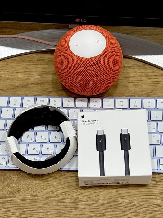 Кабель Apple Thunderbolt 5 Pro USB-C Cable 1m Black 2025 (MC9C4)