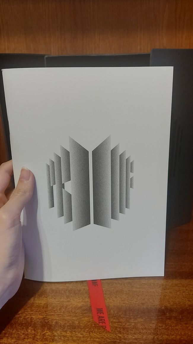 Коробка від альбому Proof BTS + лірика