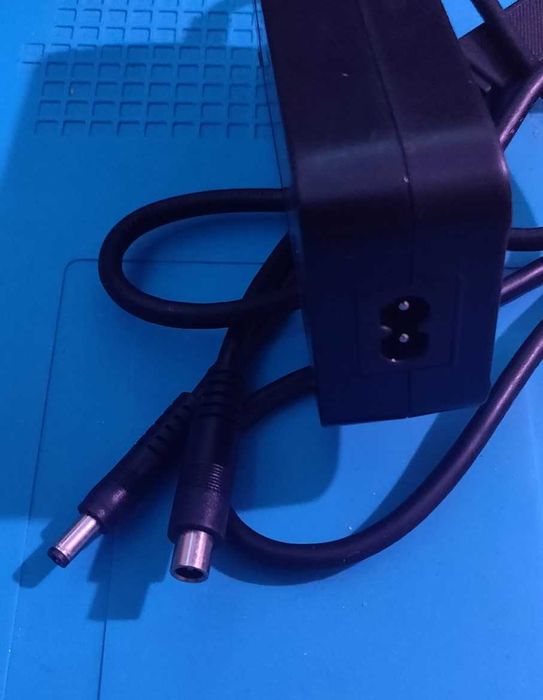 Carregador Baterias Trotinete (conector 5.5 e 8 mm)