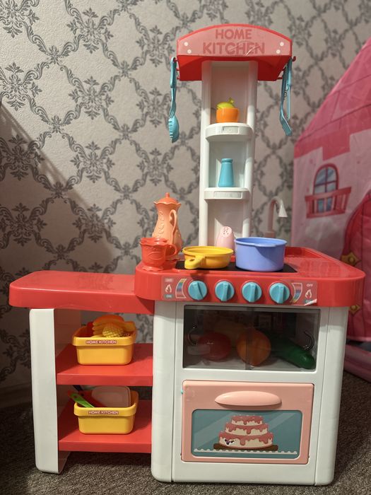 Дитяча іграшкова кухня з посудом