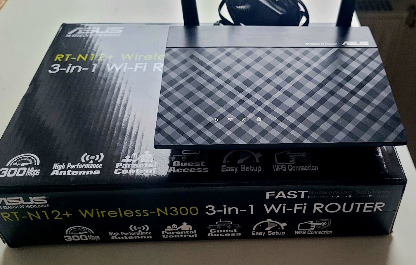 Router Asus RT-N12+ Wireless -N 300