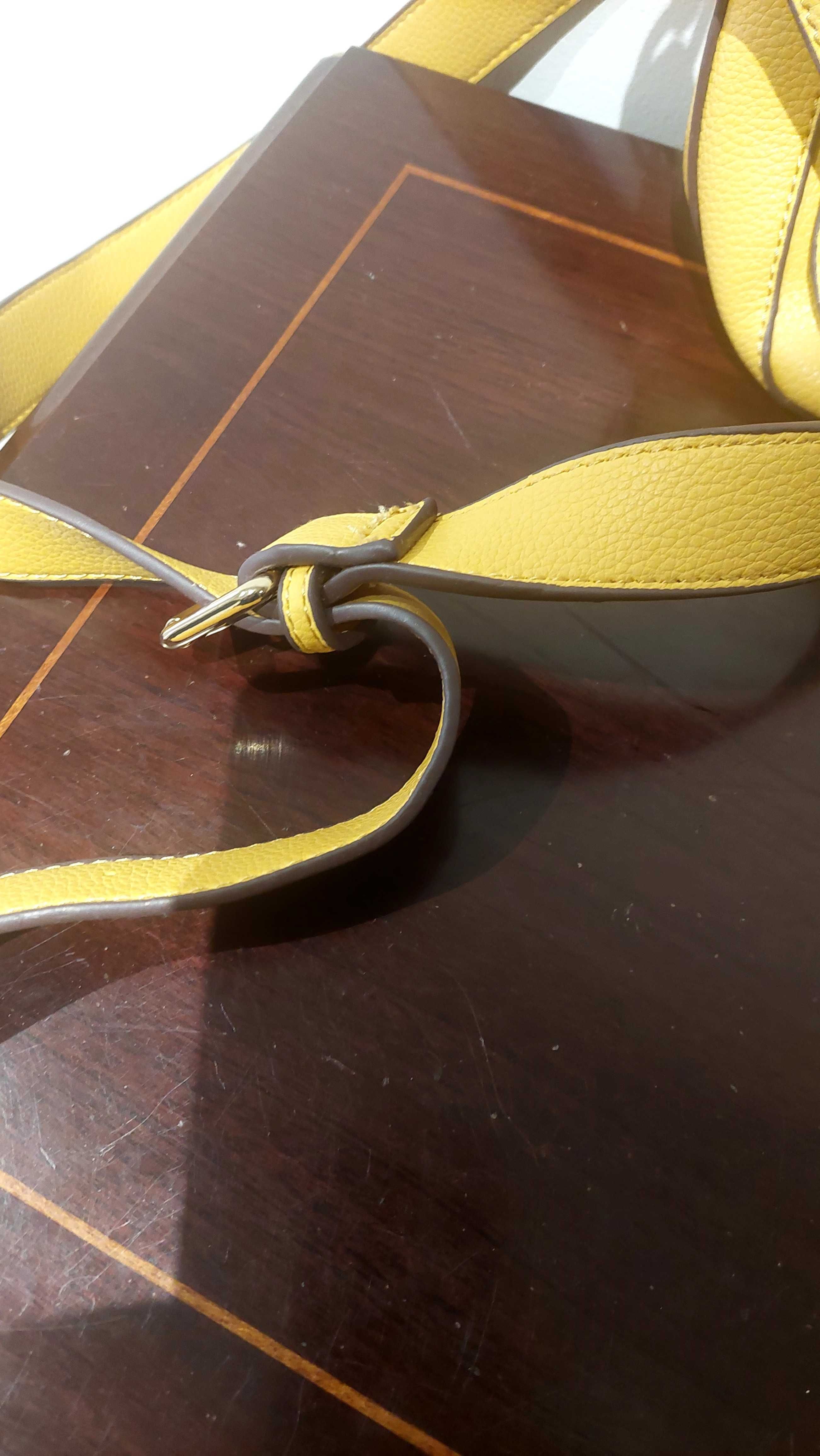 Conjunto de mala e sapatos