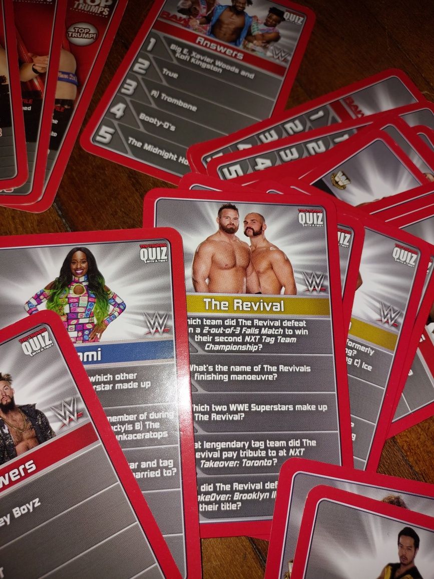 Колекційна карткова настільна гра Top Trumps WWE Quiz реслінг.