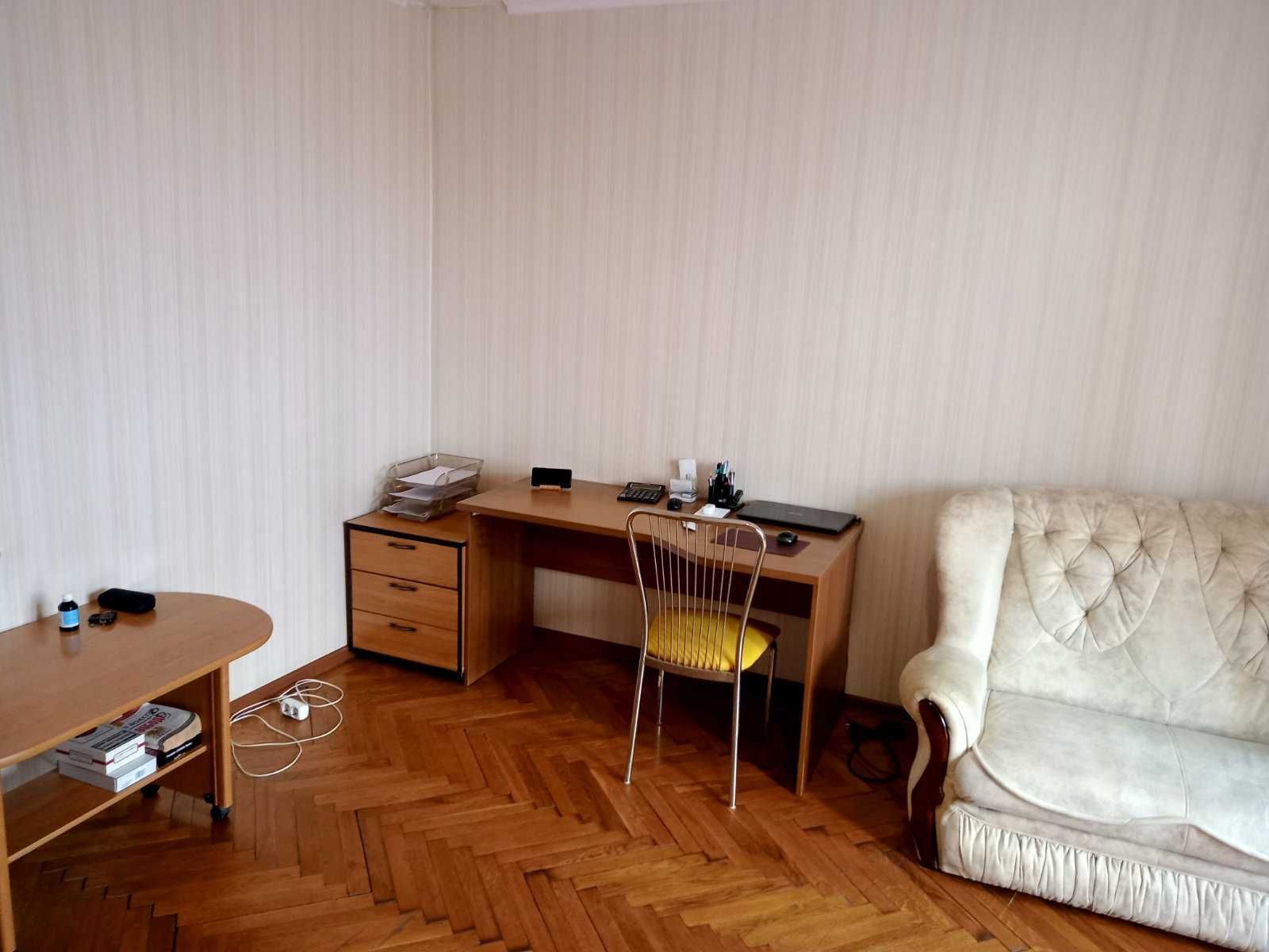 продам 3-х комнатную квартиру от собственника, 11 эт. 12-и эт. дома