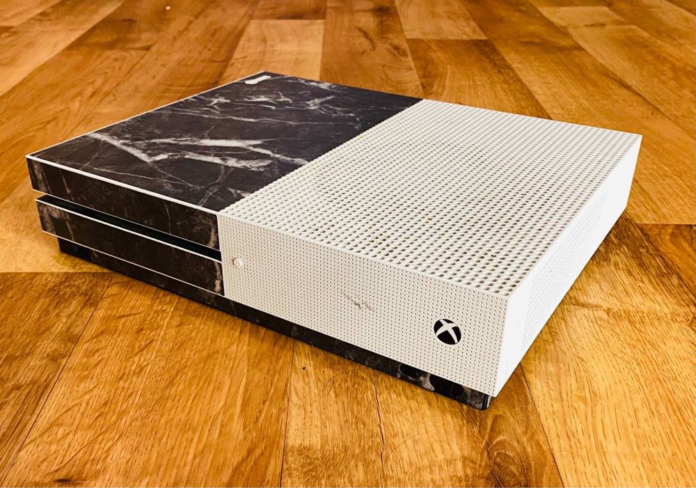 Продам Xbox One S 500 gb