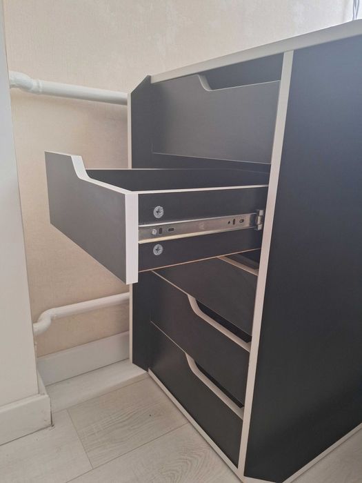 Комп'ютерний стіл