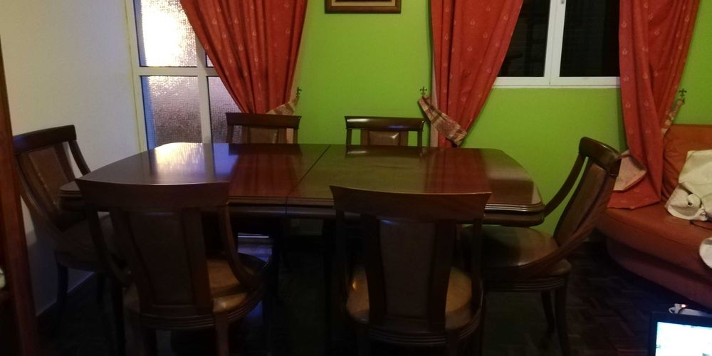Mesa de jantar e 6 cadeiras( mogno)