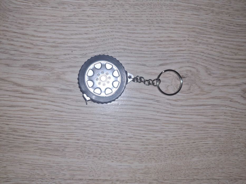 Breloczek opona z miarką