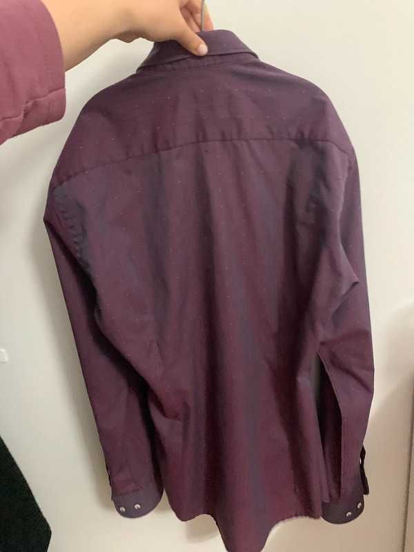 Camisa roxa de manga comprida