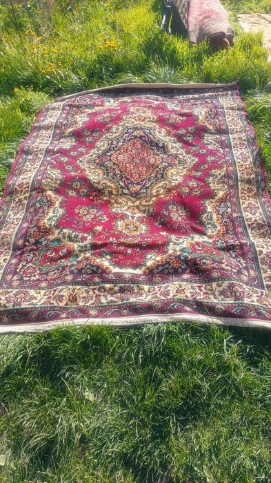 Килими, покриття б/у.