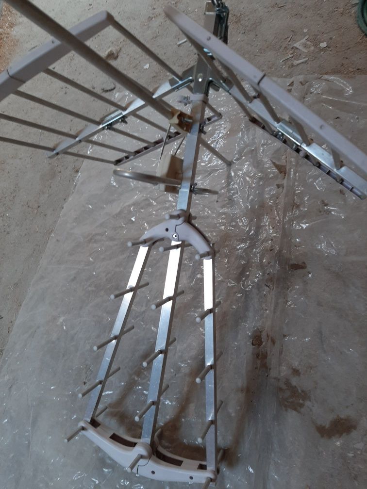 Antena DVBT Technicombo T3000 ze wzmacniaczem I filtrem LTE