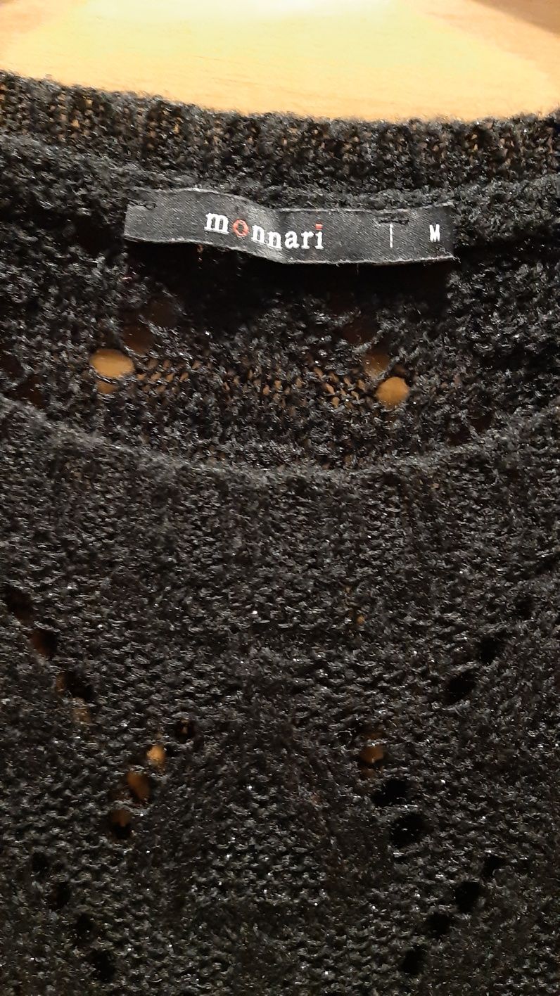 Monari. Czarny sweter ażurowy.