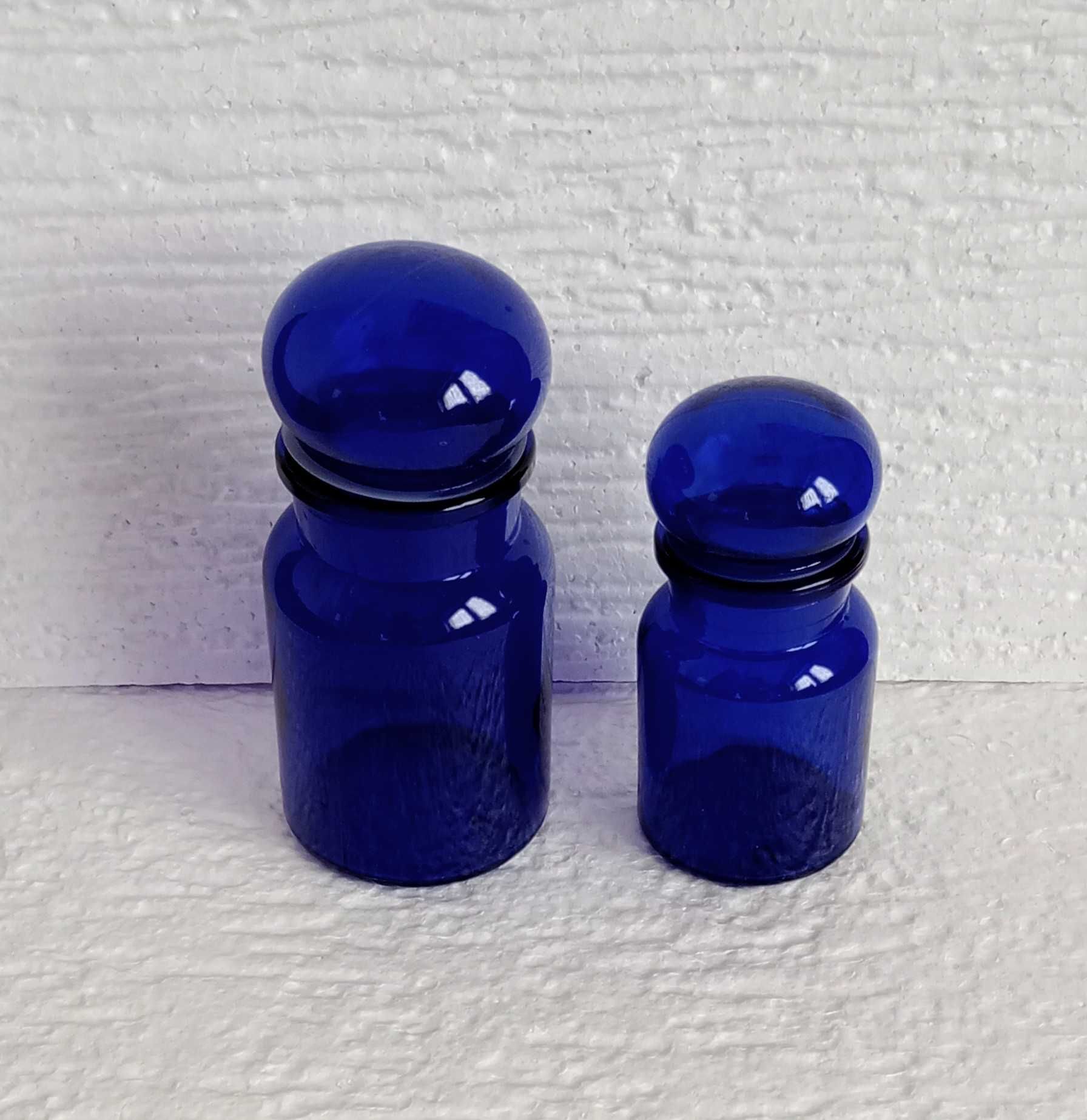 Dwa kobaltowe, belgijskie pojemniki szklane