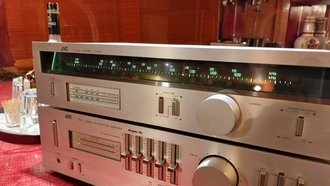 Zestaw wzmacniacz stereo + tuner JVC AX-2 + JVC TX-1 z 1980 roku