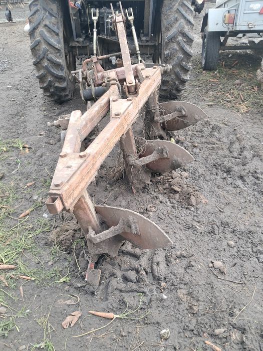 Продам польський  оригінальний плуг 3  по 25