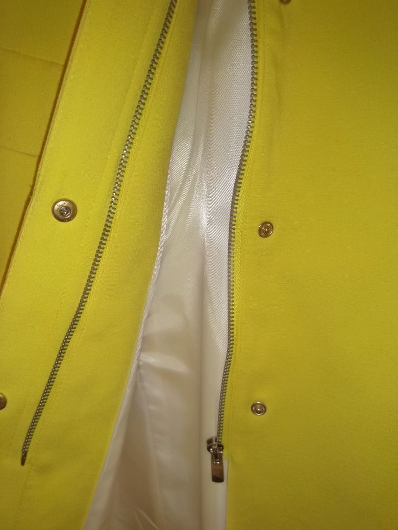 Casaco amarelo Stradivarius