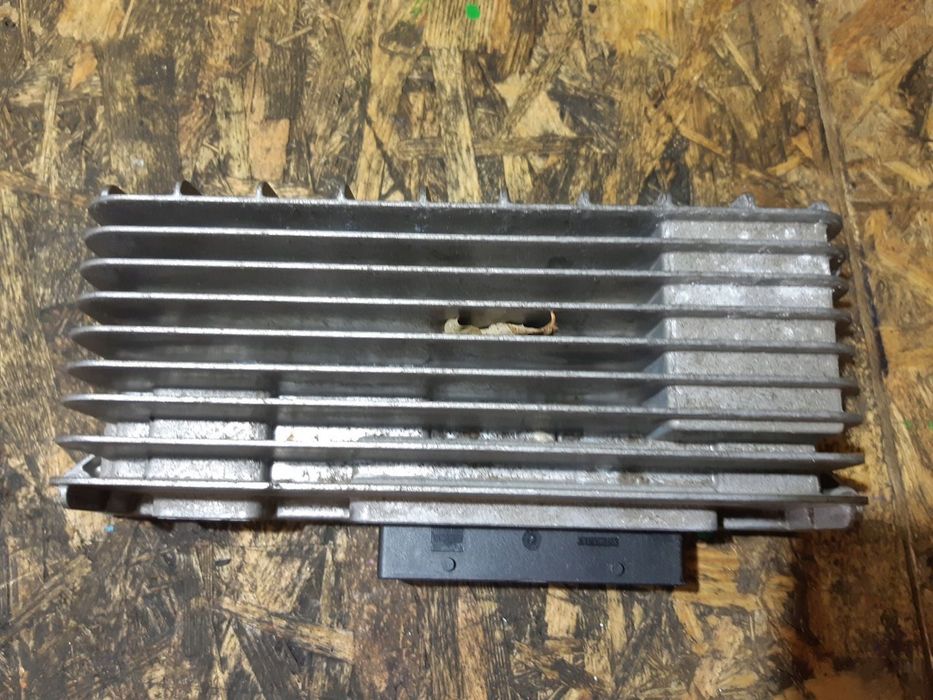 AUDI A5 8T A4 B8 WZMACNIACZ RADIA GŁOŚNIKÓW 8T0035223K