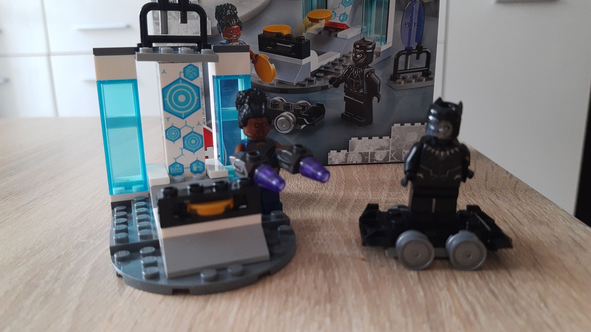 Nowe klocki  LEGO Super Heroes 76212 Laboratorium Shuri.4+