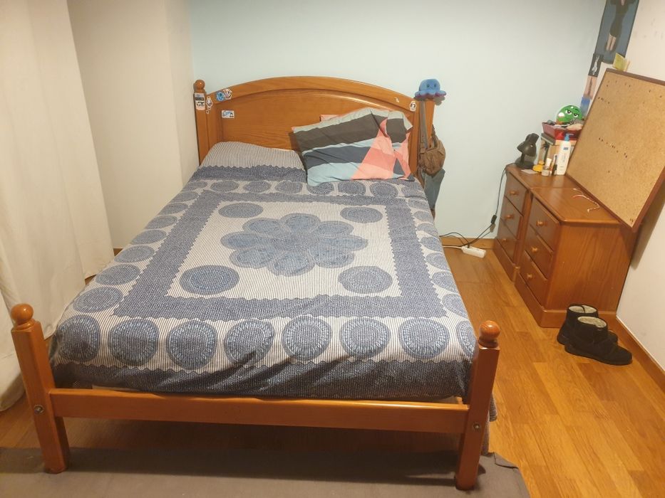 Cama e  colchão de 140×190