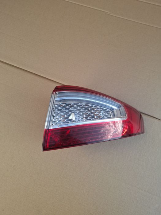 FORD MONDEO MK4 HB LIFT Lampa prawa Tylna prawa tył wlkp