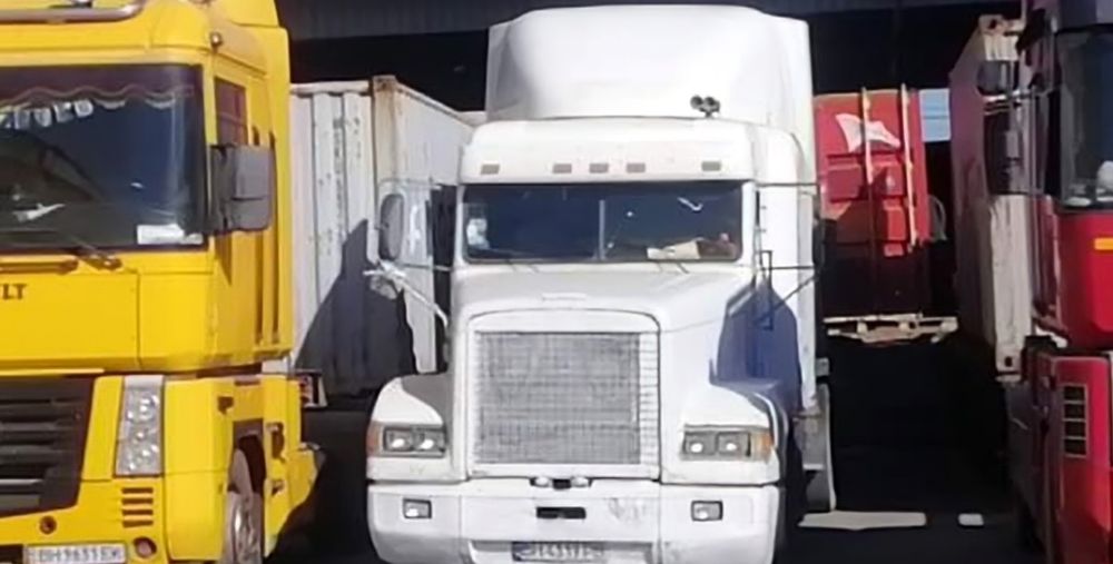 Продам Фредлайнер по запчастям