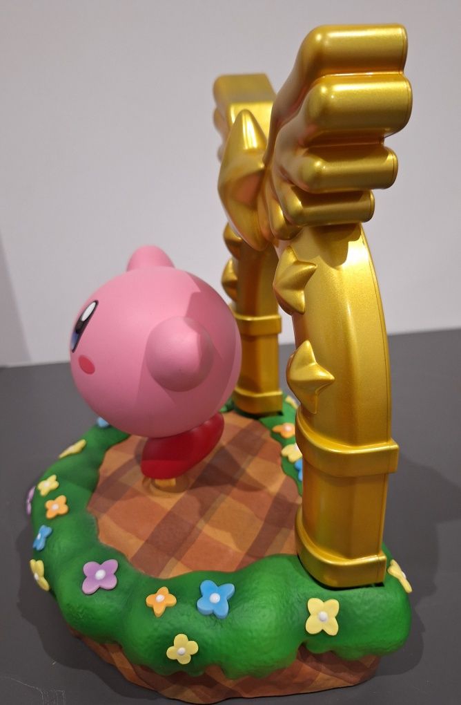 First4Figures Kirby PVC Statue Kirby and the Goal Door 24cm