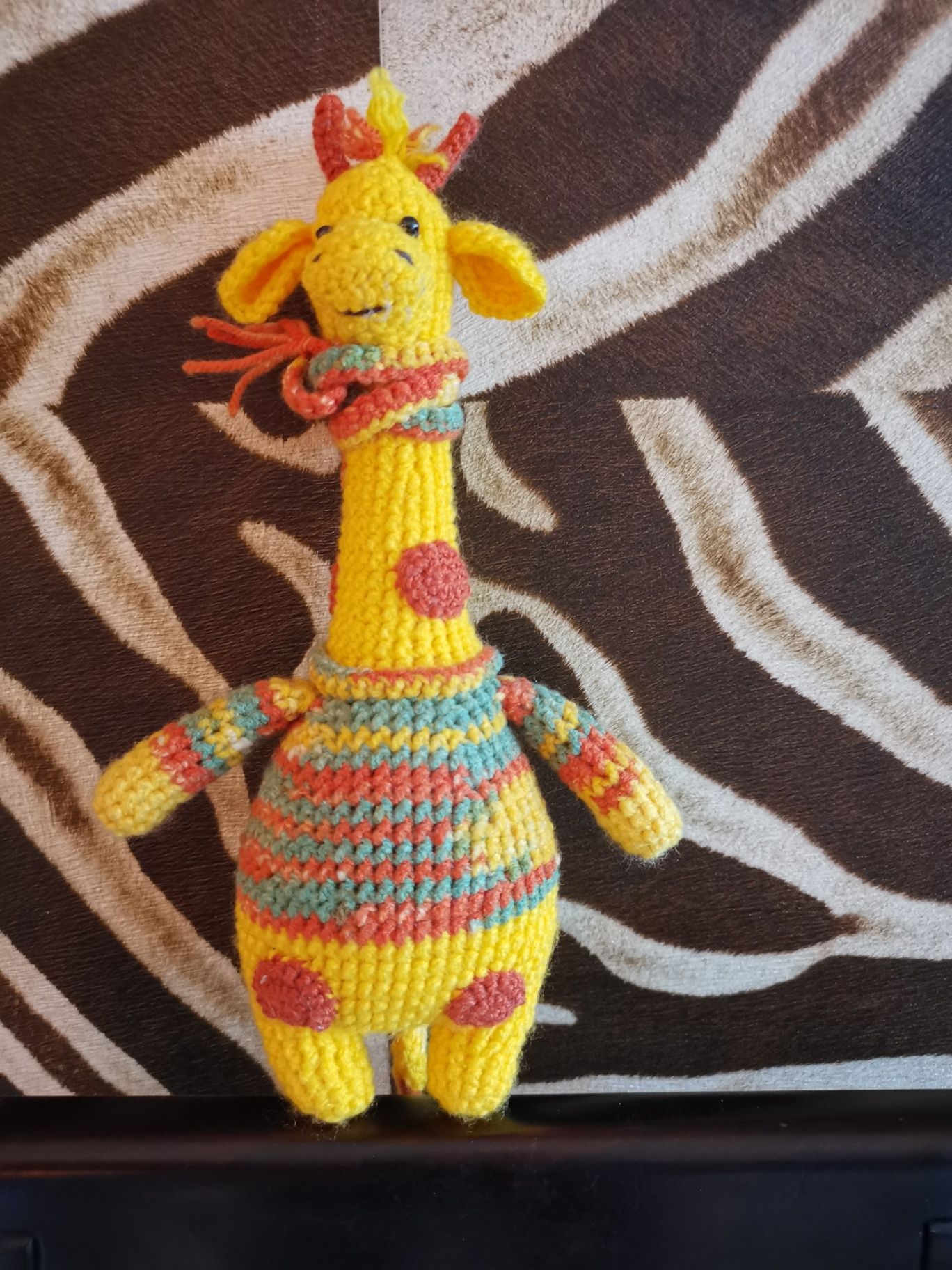 Piękna żyrafa maskotka zrobiona ręcznie