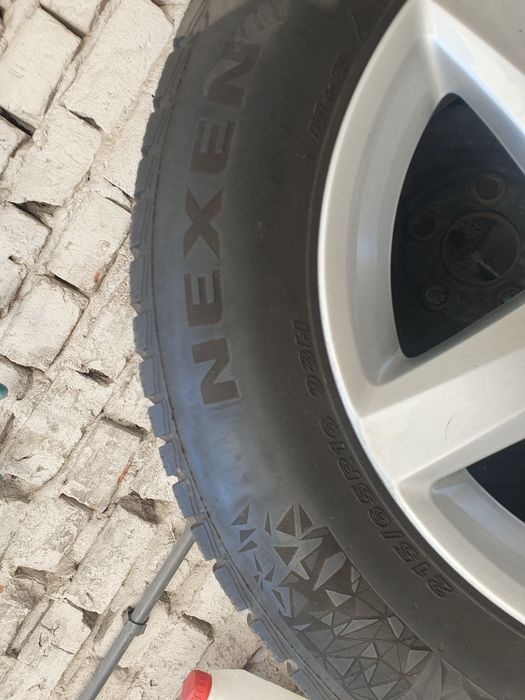 Felgi aluminiowe VW 16 cali +opony zimowe Nexen 215/65/16