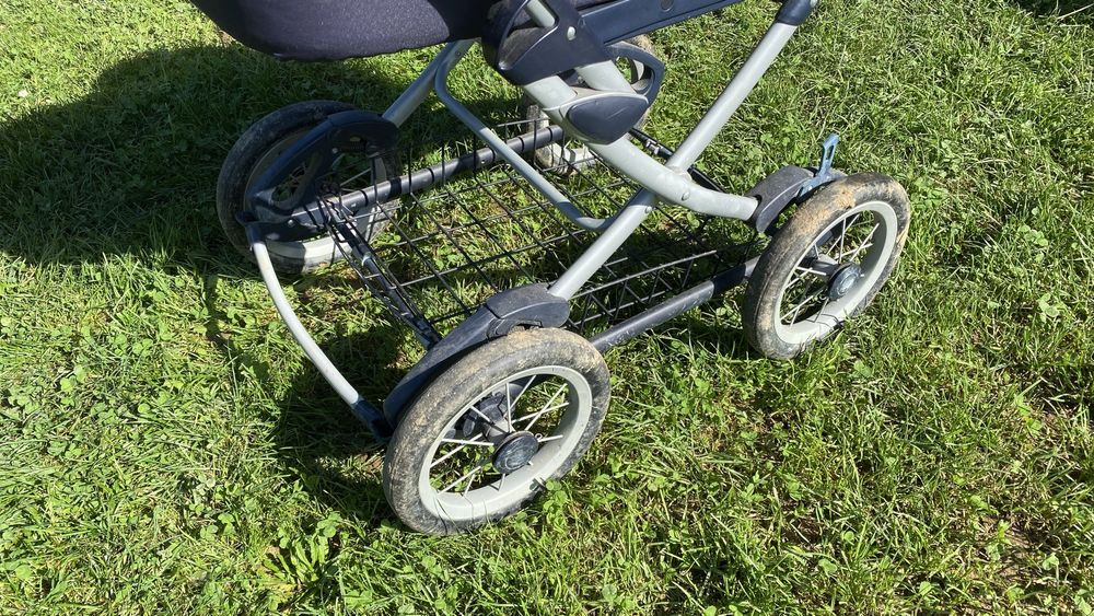 Дитячий візочок