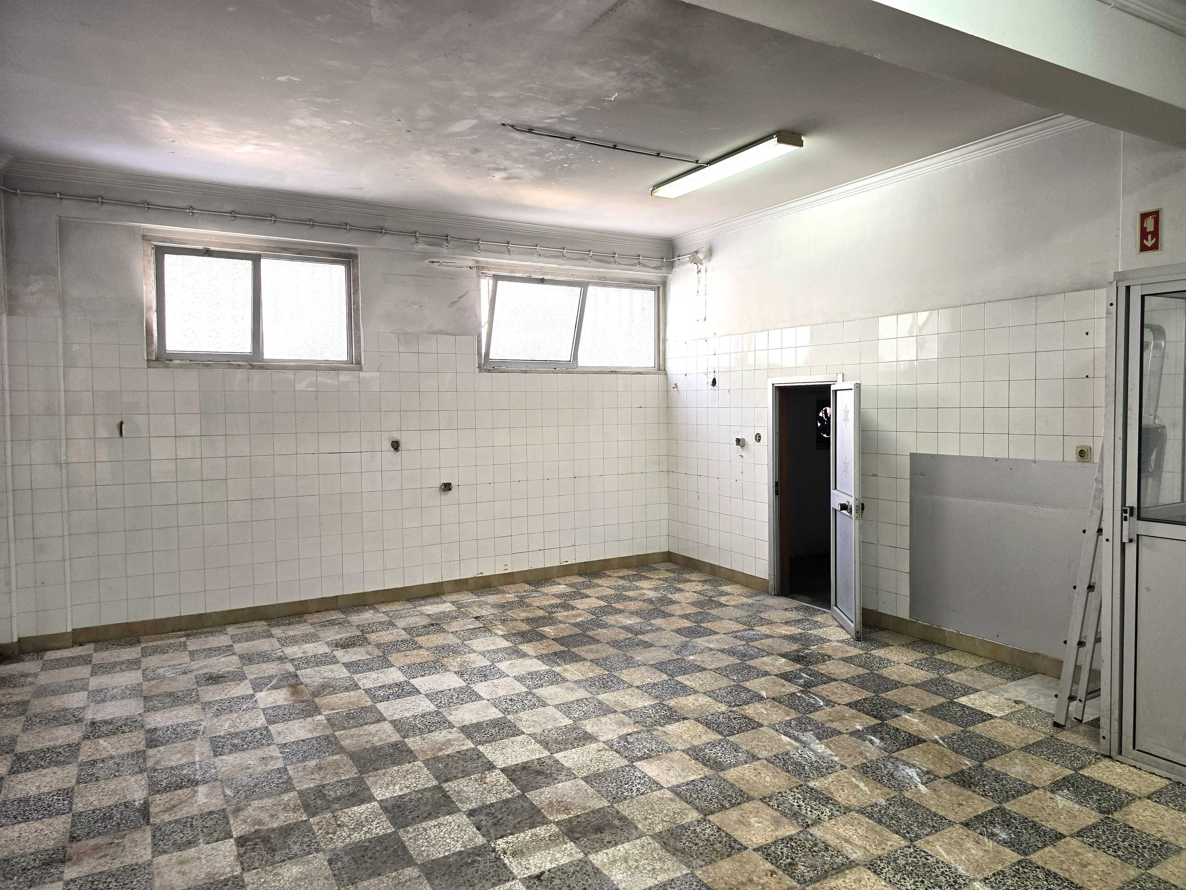Espaço comercial em Rua Eça de Queiroz