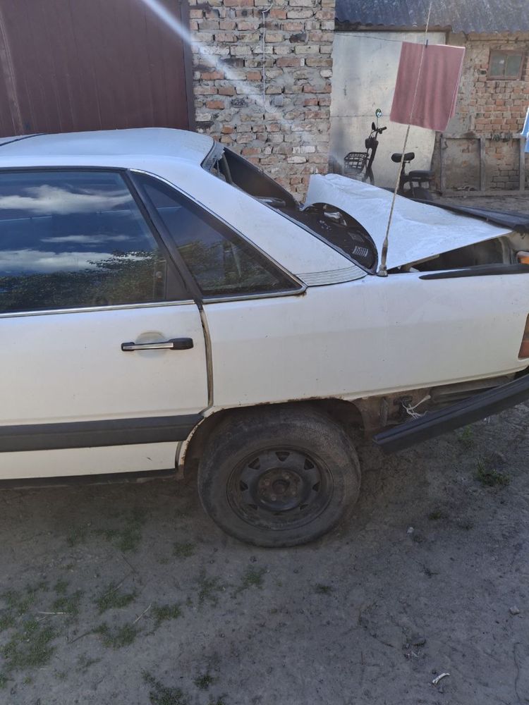 Продам ауді 100 після дтп