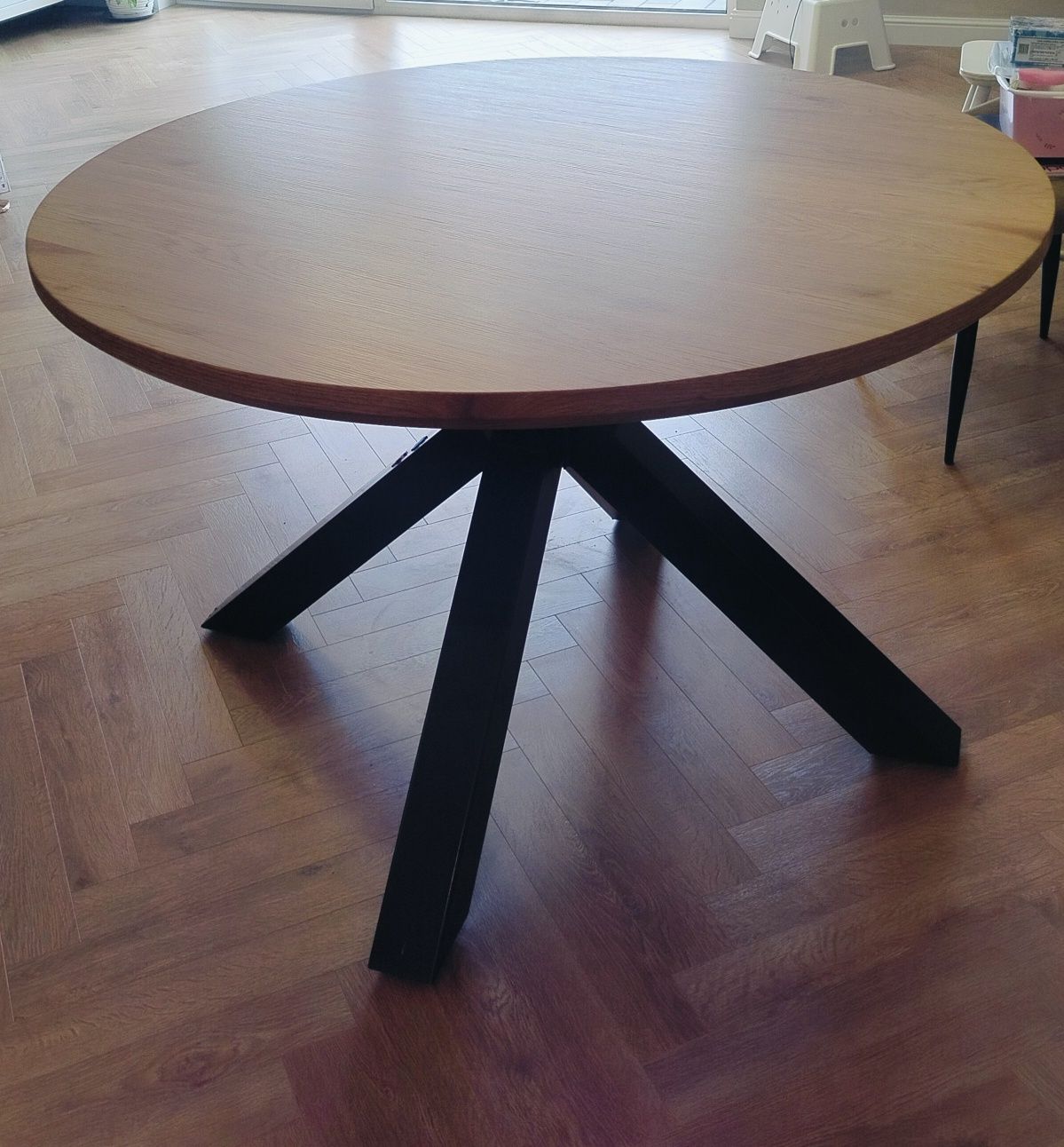 Sprzedam okrągły stół w bardzo dobrym stanie 120 cm