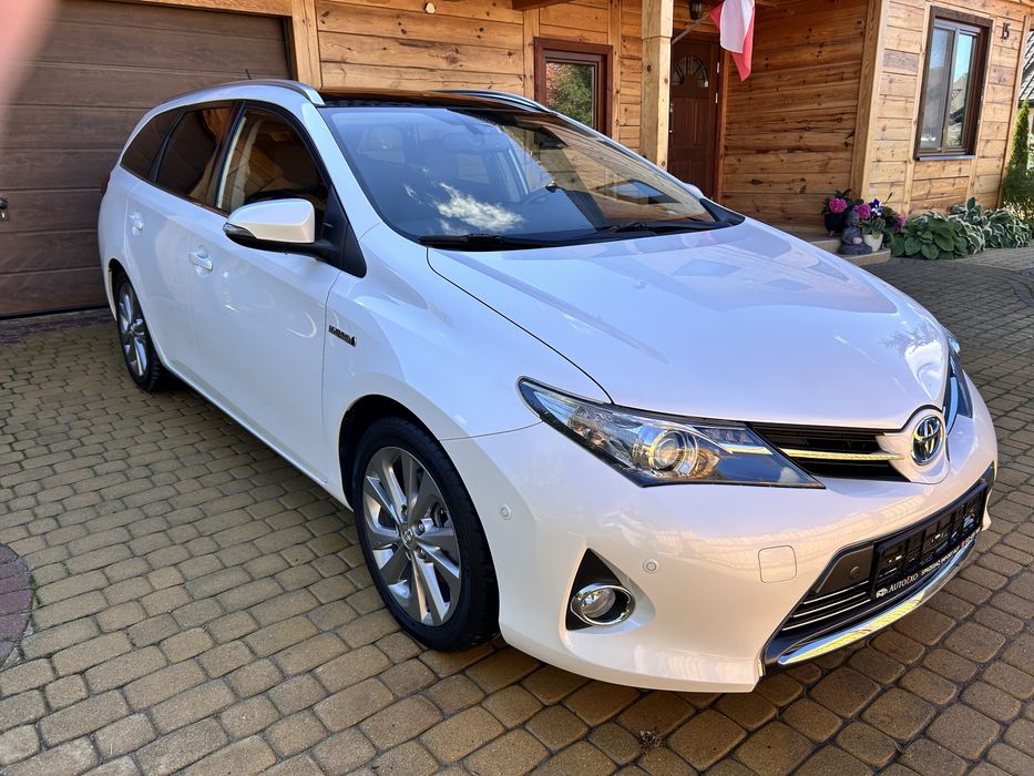 Toyota Auris 1.8 Hybryd bogata opcja