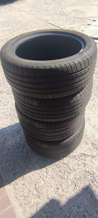 Резина шини R18 245/45
