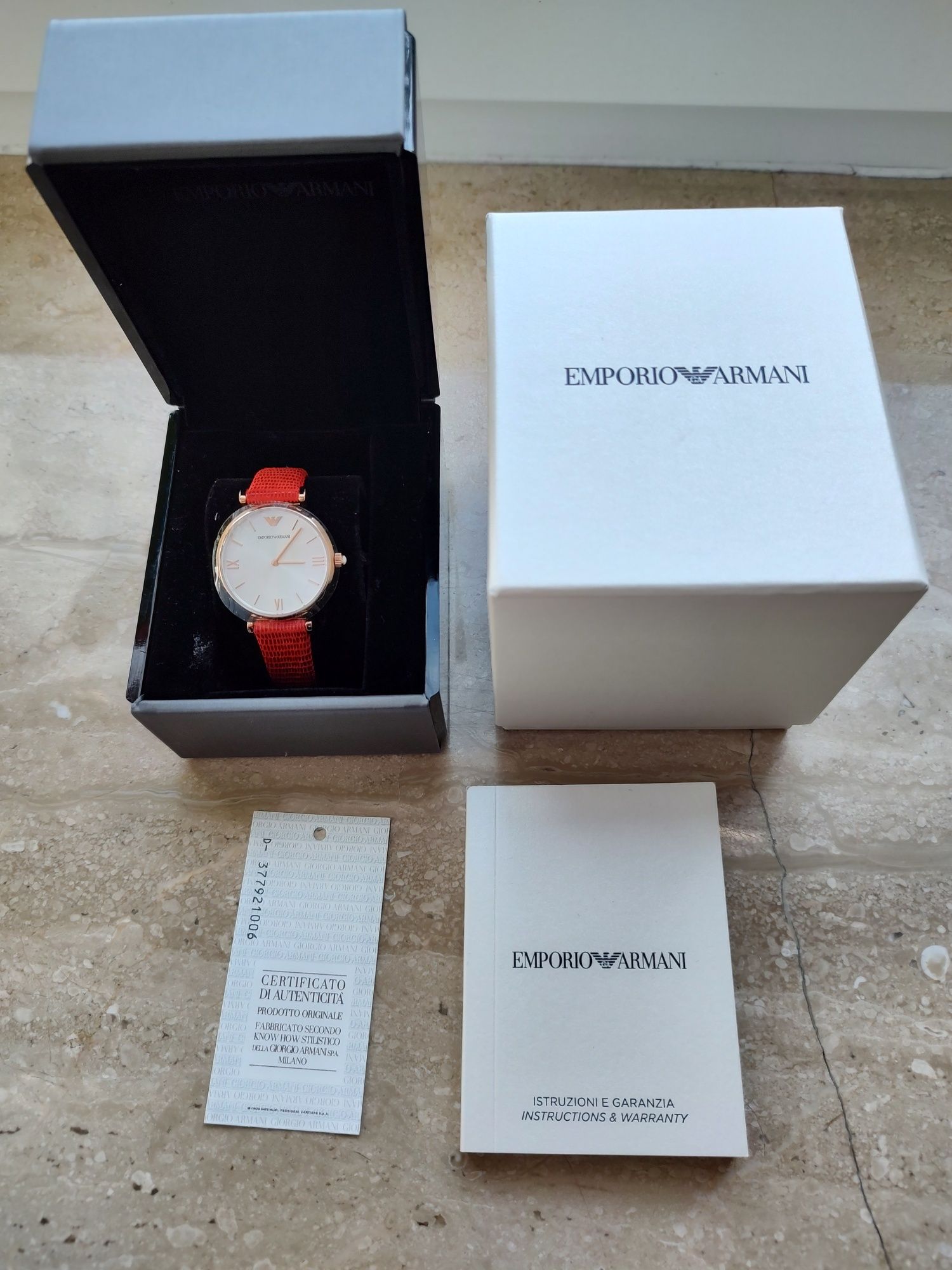 Zegarek damski Emporio Armani czerwony