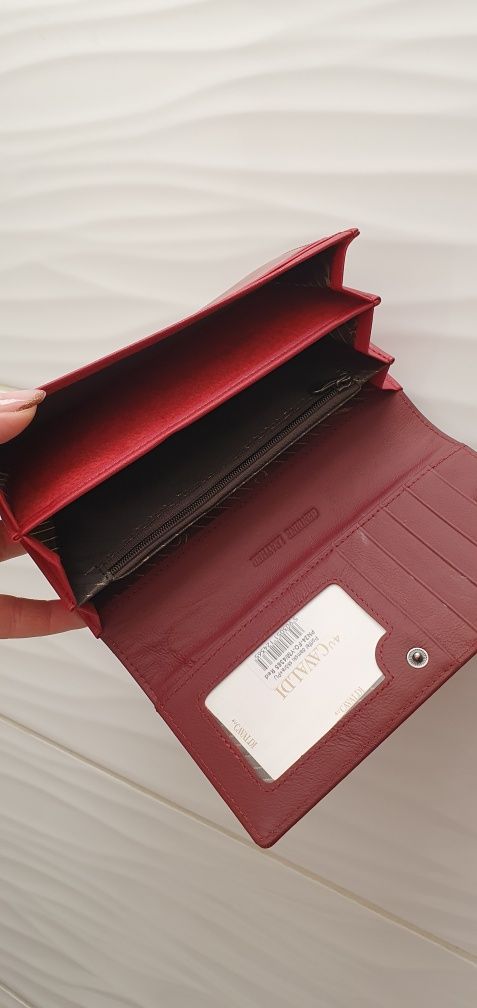 Nowy czerwony portfel damski lakierowany na prezent