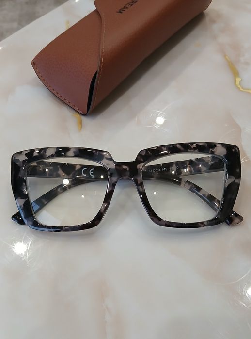 Окуляри для зору + 2.5 з футляром