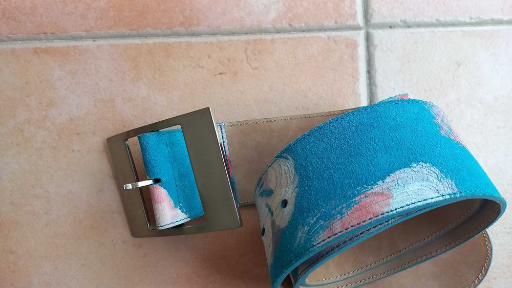 Cinto em pele colorido