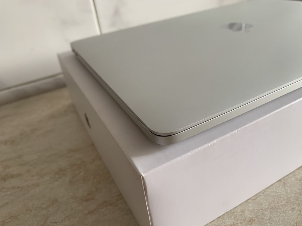 Macbook Pro 13 2018, комплект