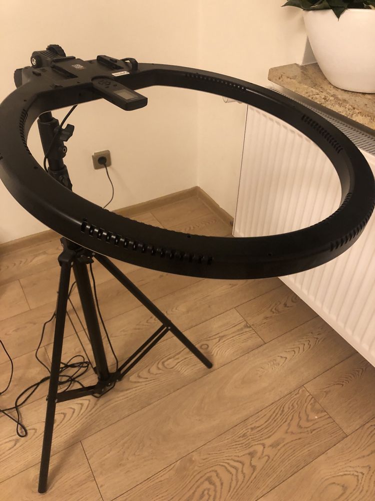 Lampa ze statywem