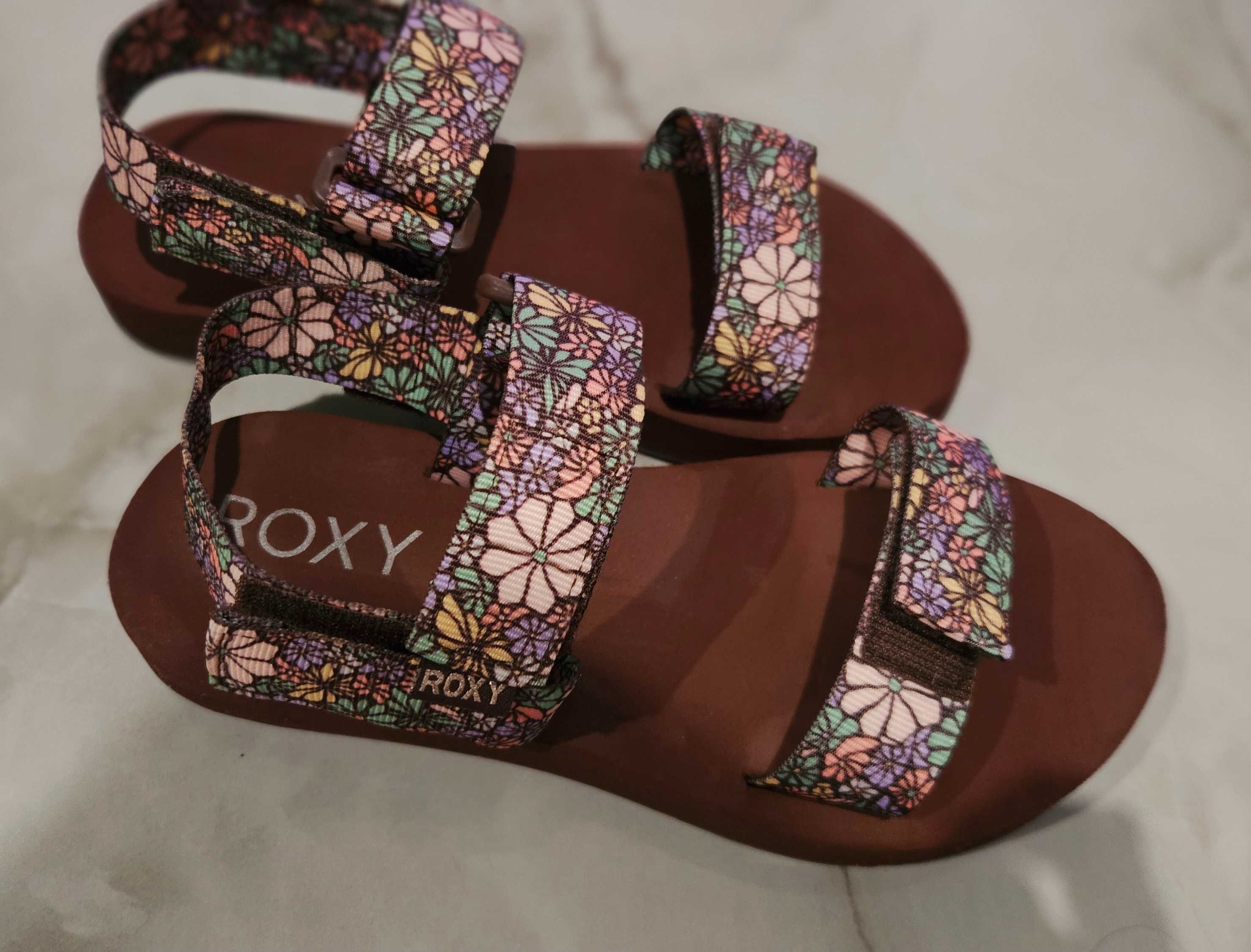 Зручні сандалі Roxy