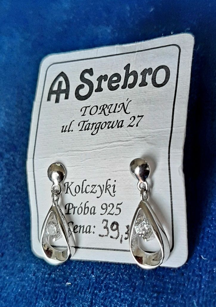 Srebrne kolczyki wiszące kropelki białe cyrkonie