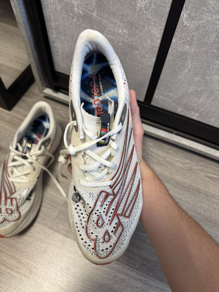 Кросівки New Balance FuelCell RC Elite v2