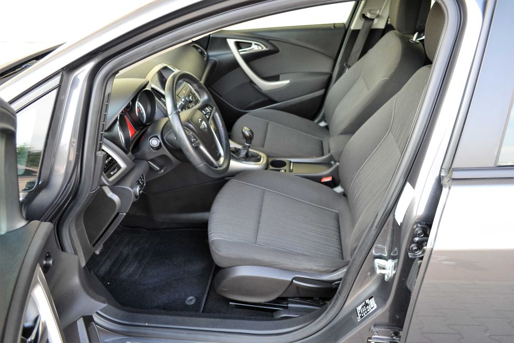 Opel Astra J 1.6 115KM**Navi**Klimatyzacja**Czujniki parkowania