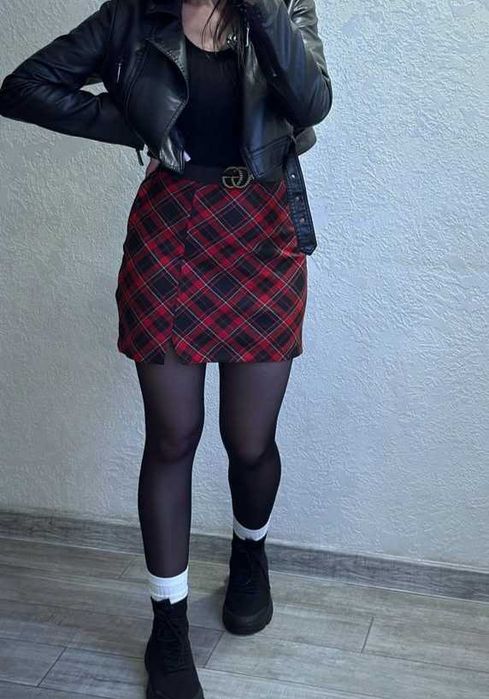 Гарна жіноча спідниця