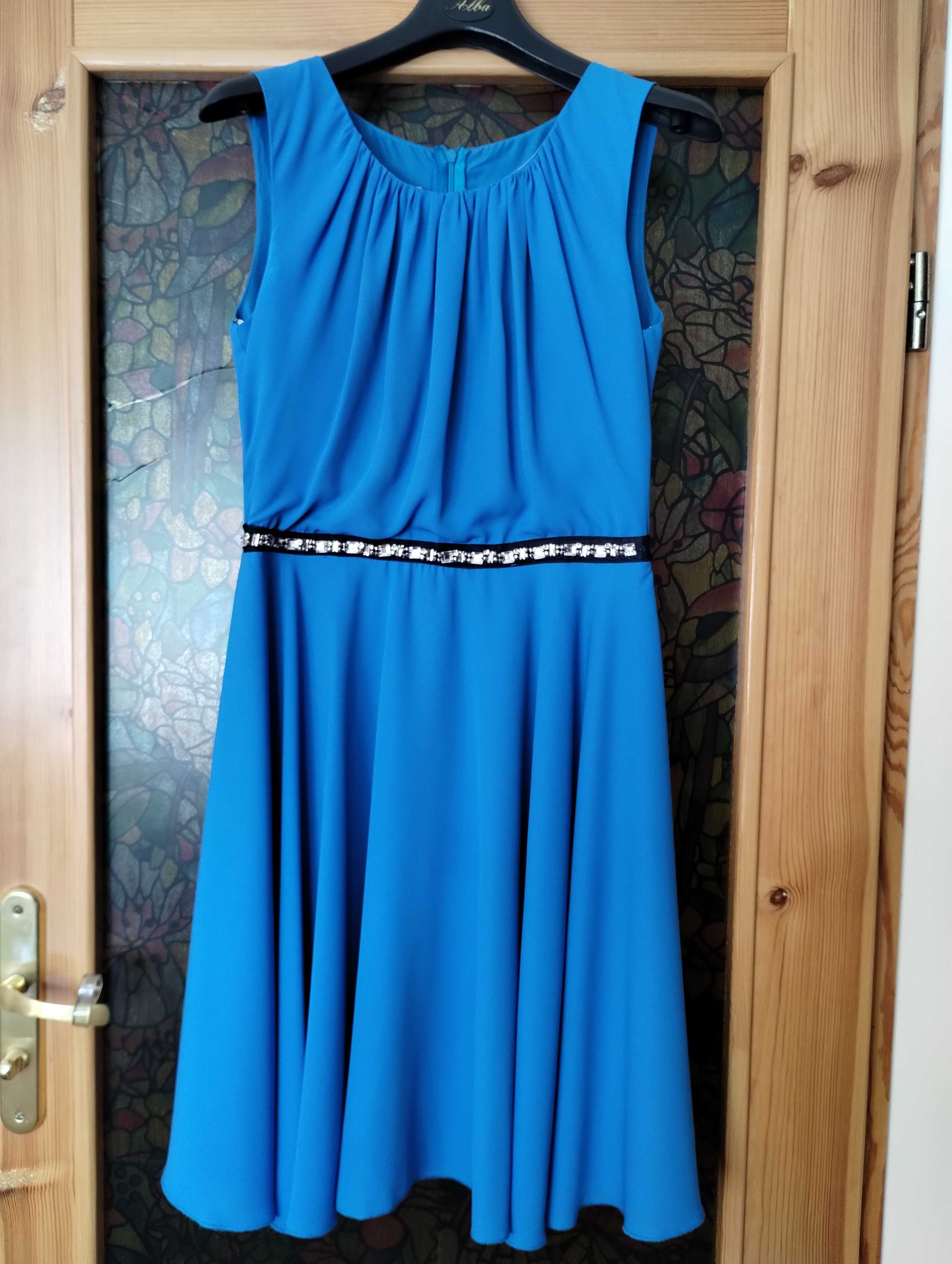 Niebieska sukienka r. 38