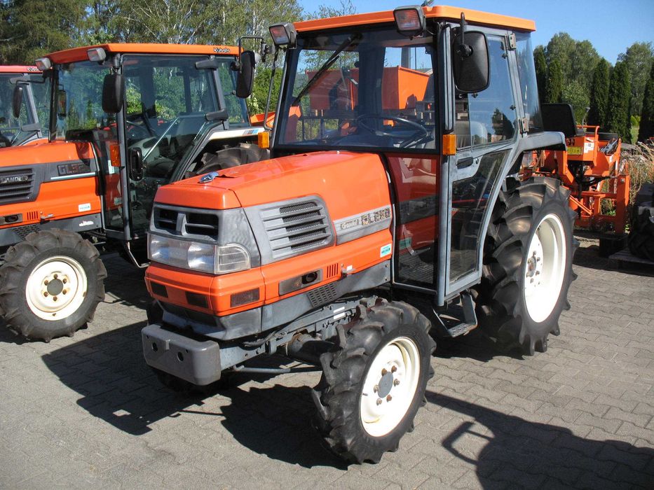 Kubota GL Kabina AC 4x4 PS Ładny stan sadownik do ogrodu c330
