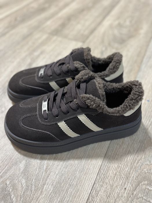 Теплі жіночі кросівки, розмір 40