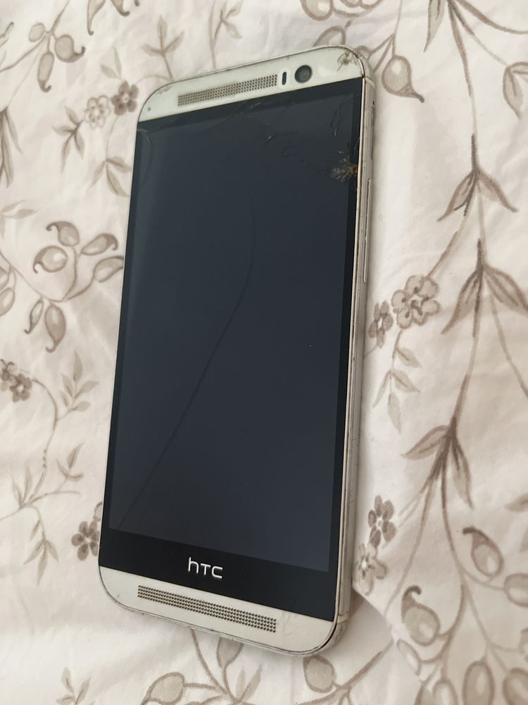 Htc one m8s uszkodzony z pudelkiem i dokumentami